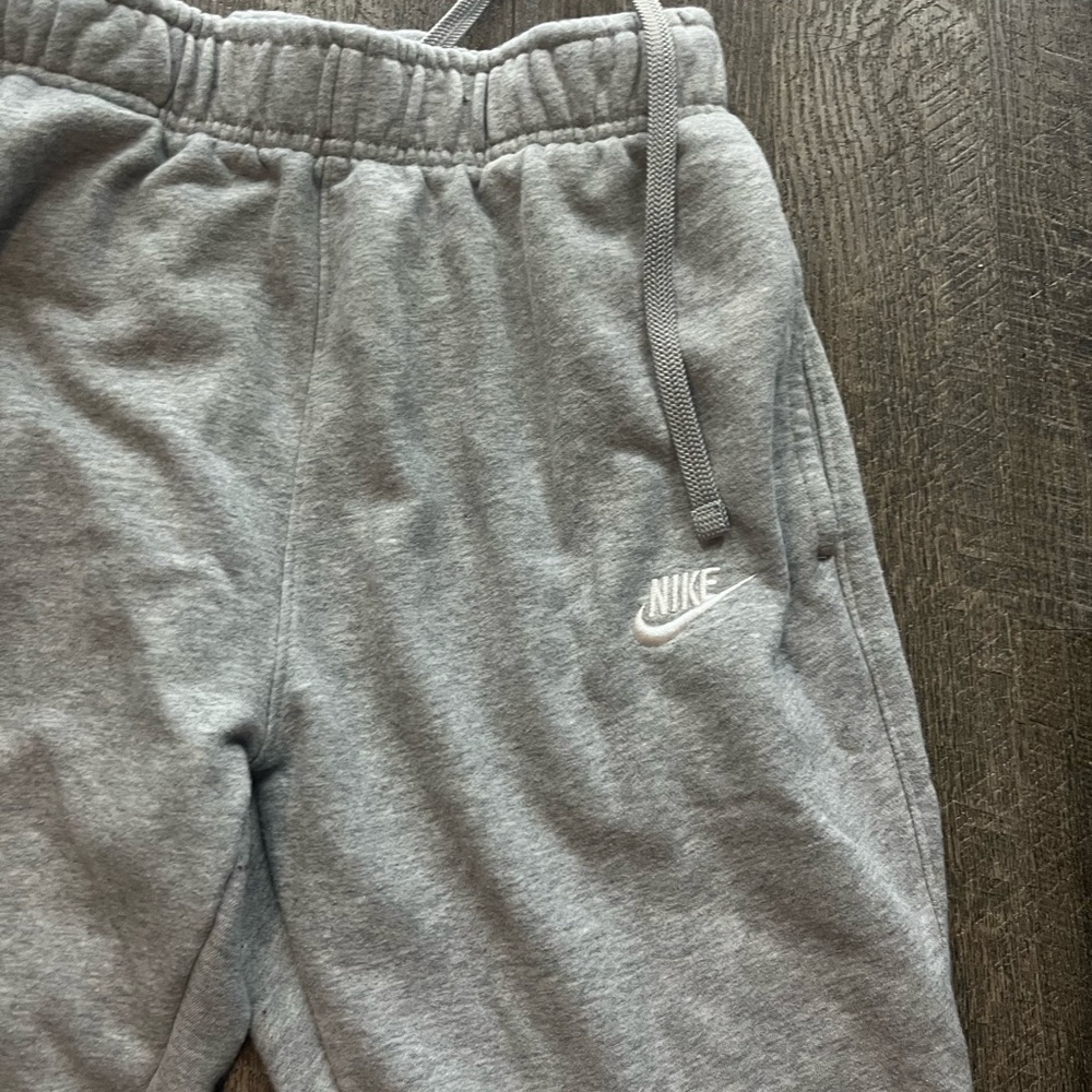 GREY NIKE UNISEX SWEATPANT